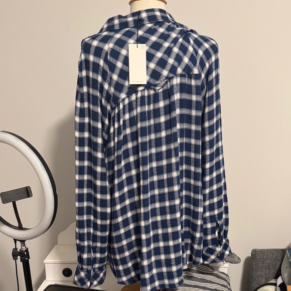 Carly Jean Los Angeles Navy and White Plaid Shirt - Picture 3 of 6